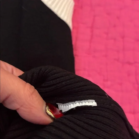 CHANEL Sleeveless Black and white knit Top, M - Picture 9 of 9